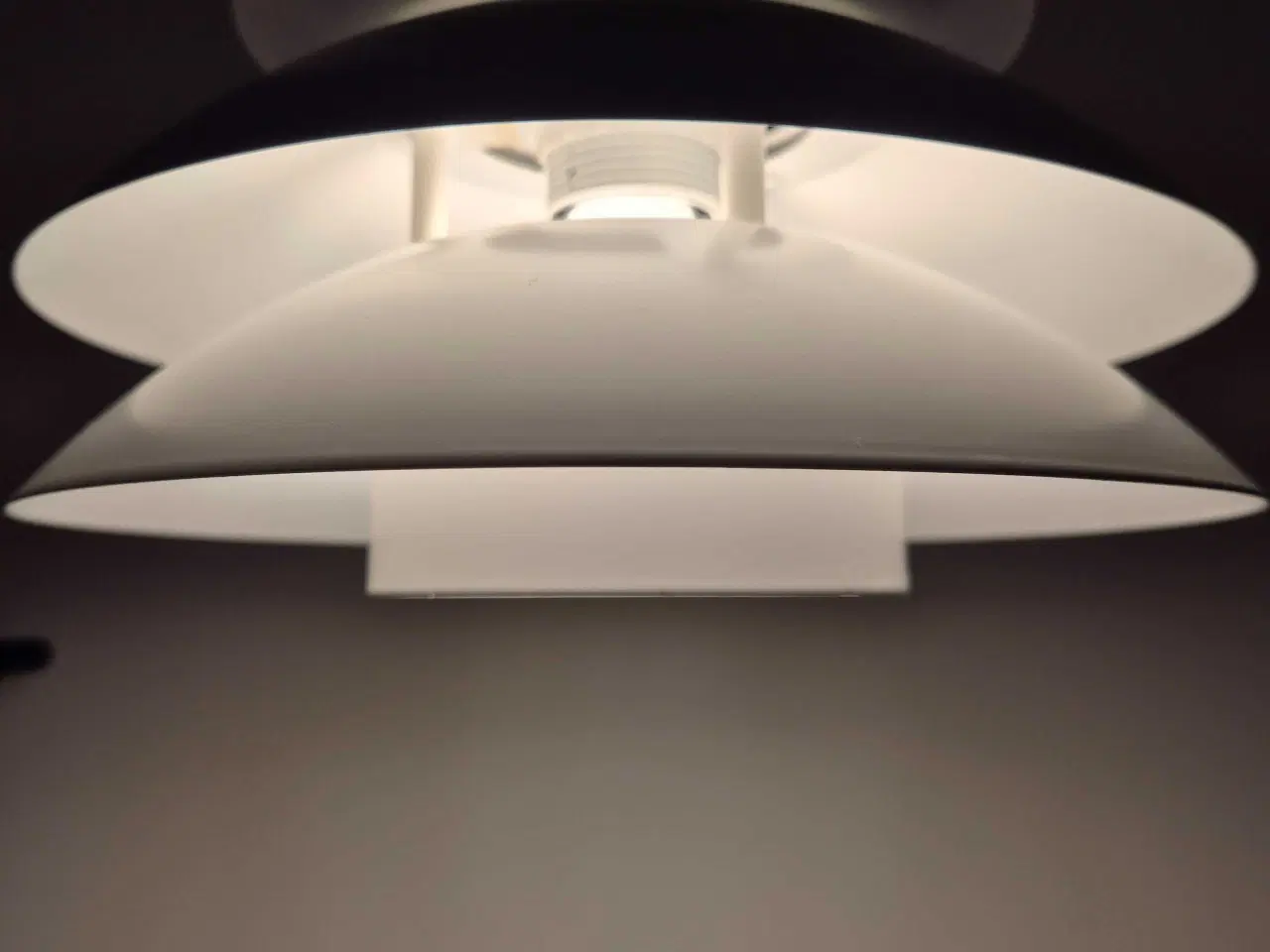 Billede 9 - Velholdt hvid flerskærmspendel 