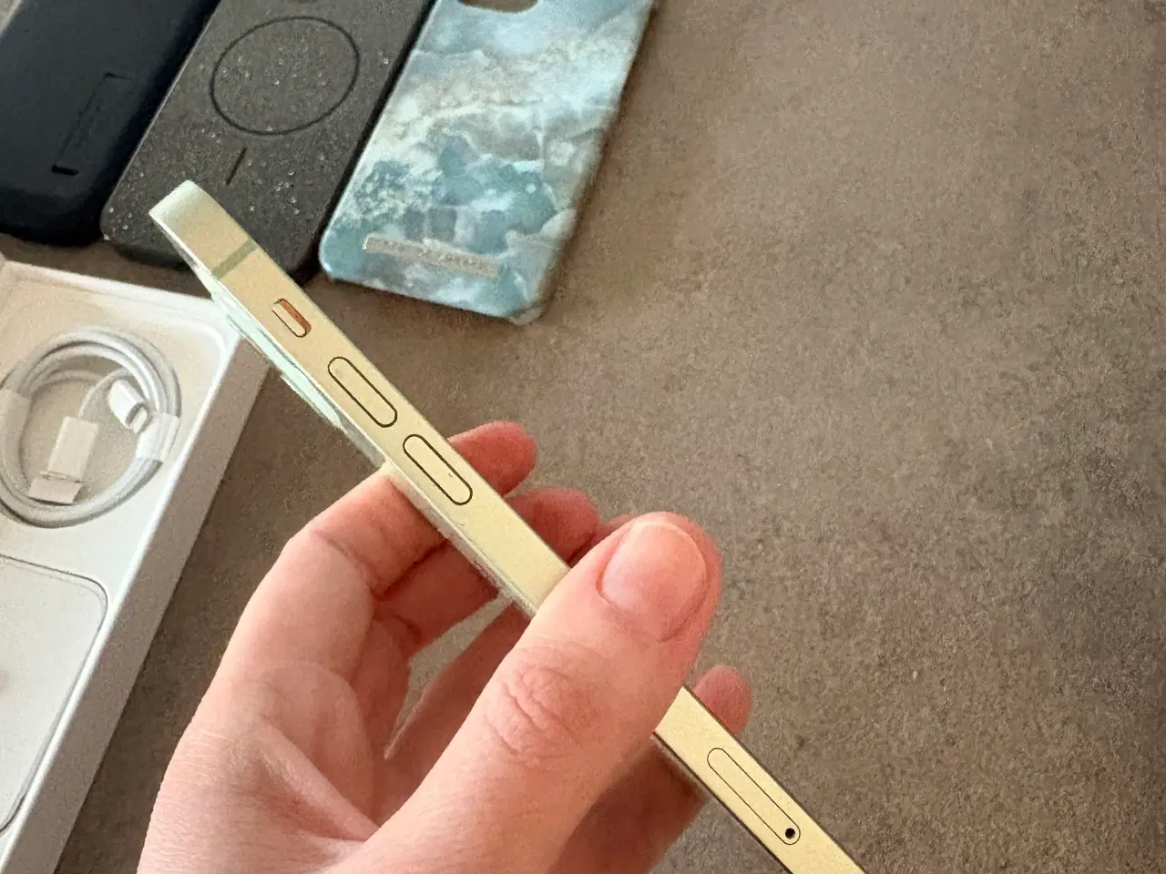 Billede 9 - iPhone 12 grøn, 64 gb og med tilbehør