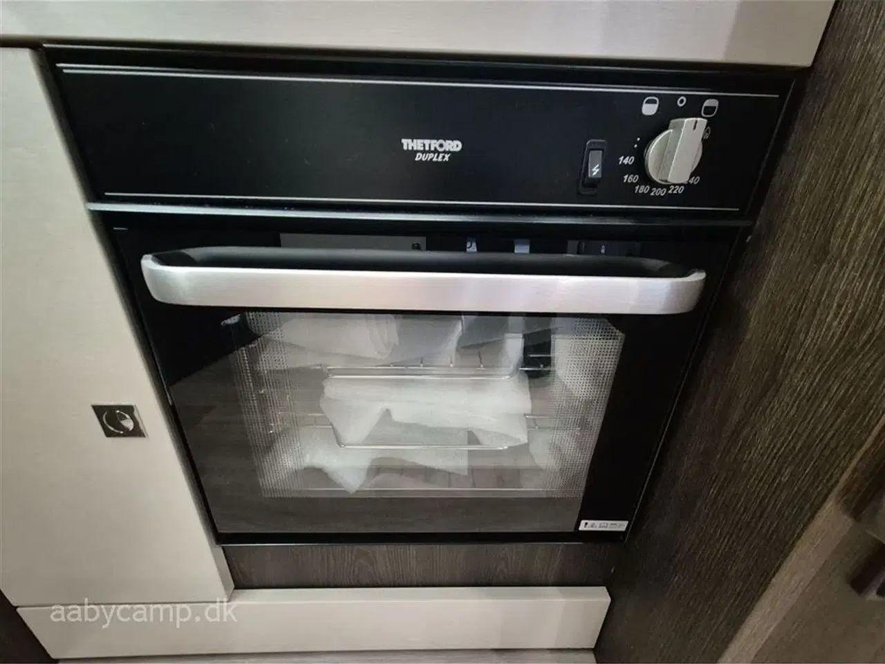 Billede 12 - 2020 - Benimar Tessoro 487   Nk pakke. Automatgear. Solcelle. 2x batteri. 2000W Inverter. elektriske støtteben.  Thetford ovn. sommer/vinterhjul. fuld service.  Kun 40,000 Km!!!