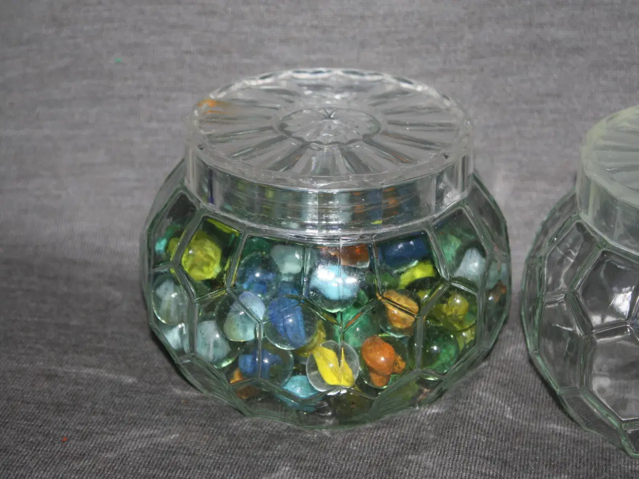 Billede 2 - Honningkrukke i ufarvet glas med plastlåg