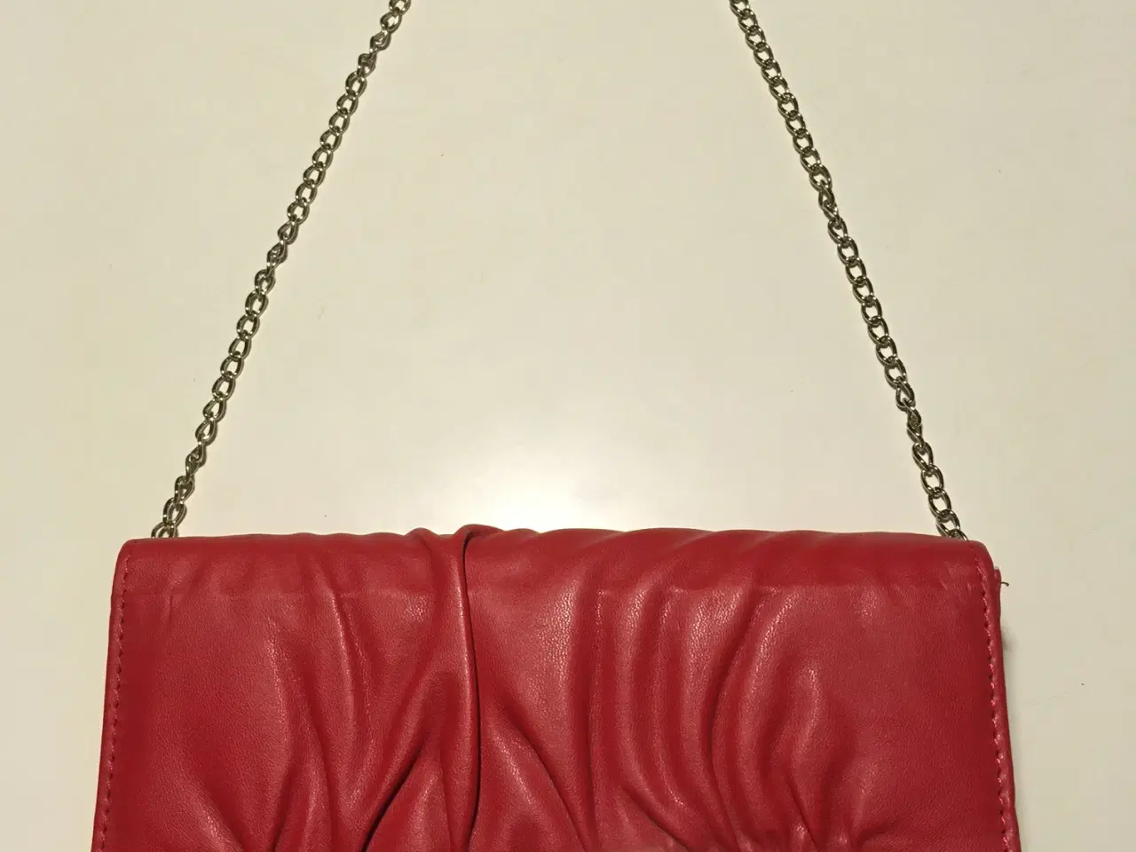 Billede 5 - Rød taske Clutch fra Ichi i slangeskinds look 