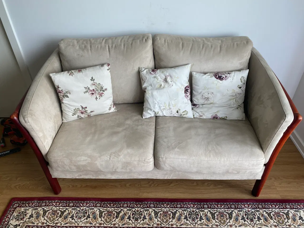 Billede 2 - 2 personers sofa, lænestol og skammel
