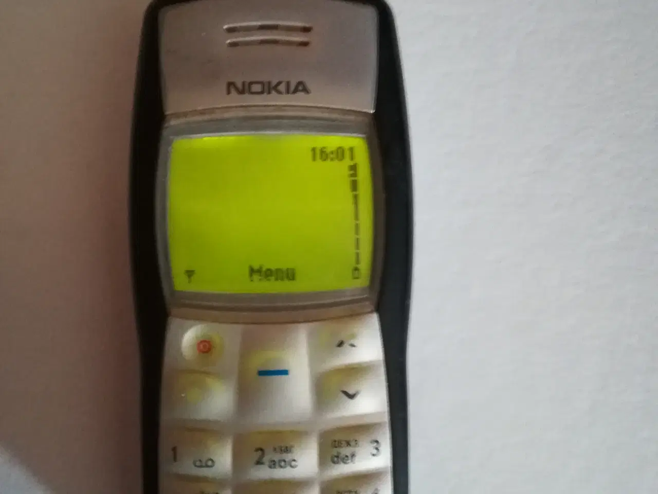 Billede 2 - Nokia 1100 - Language menu: English and Cyrillic 