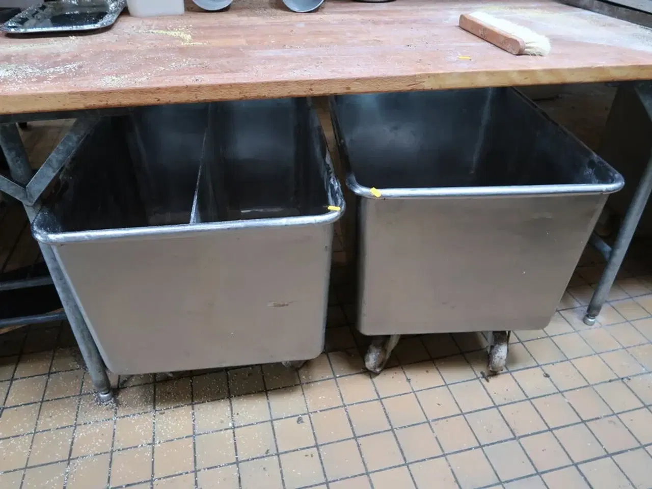 Billede 1 - 2 stk. rustfri opbevaring