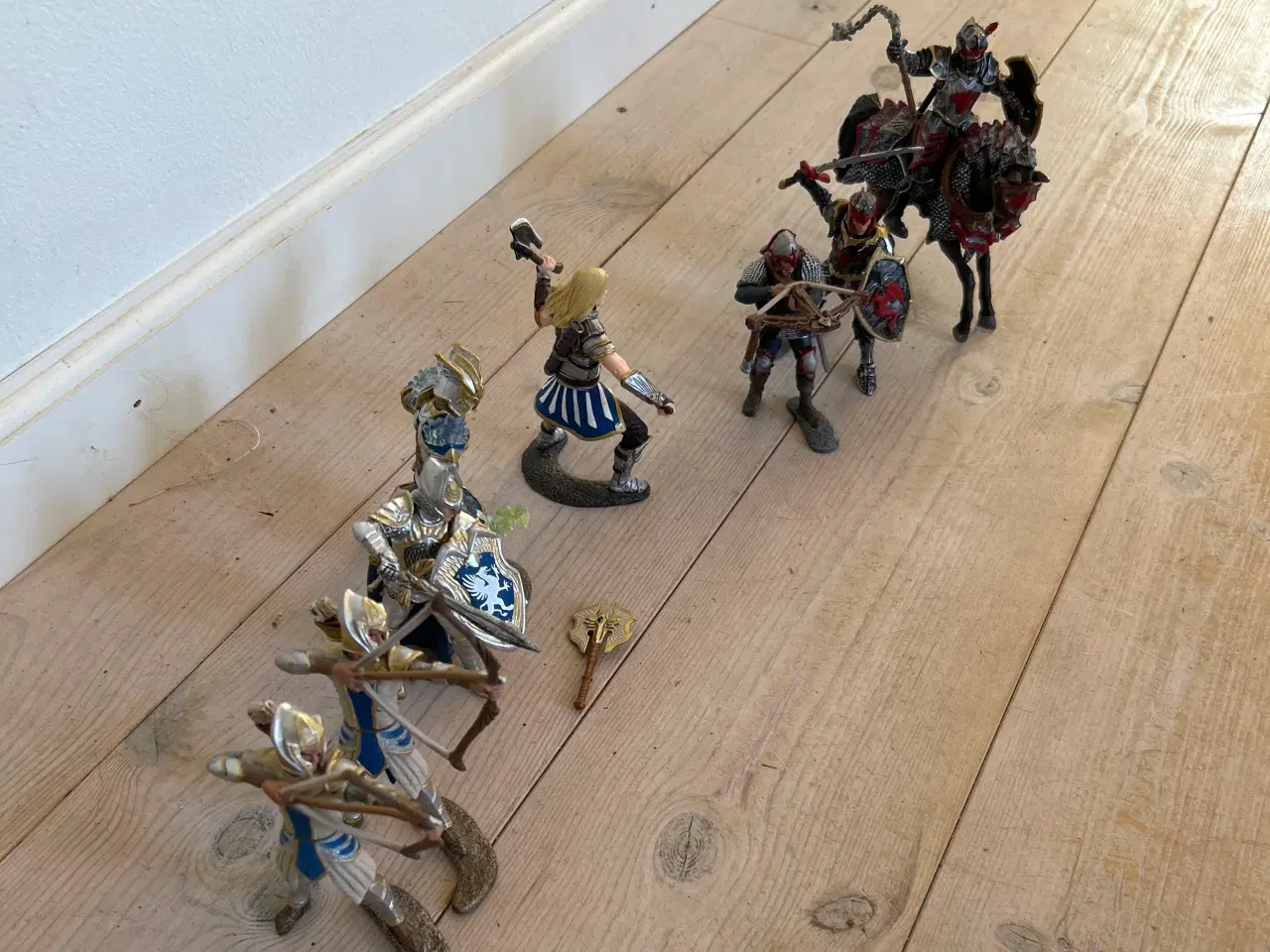 Billede 2 - 8 Schleichs figurer af riddere + hest