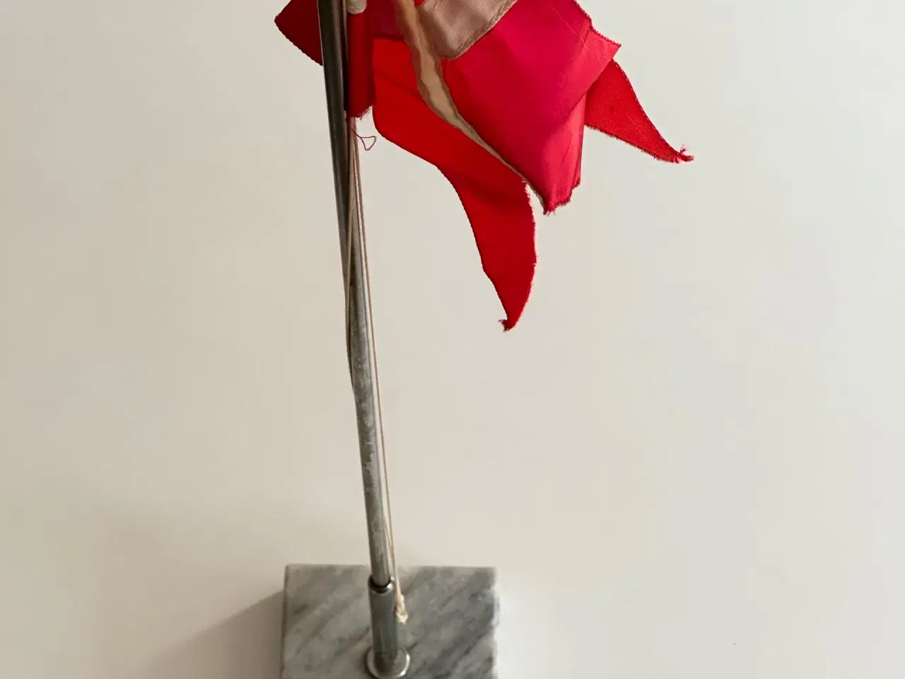 Billede 4 - Bordflag, grå base