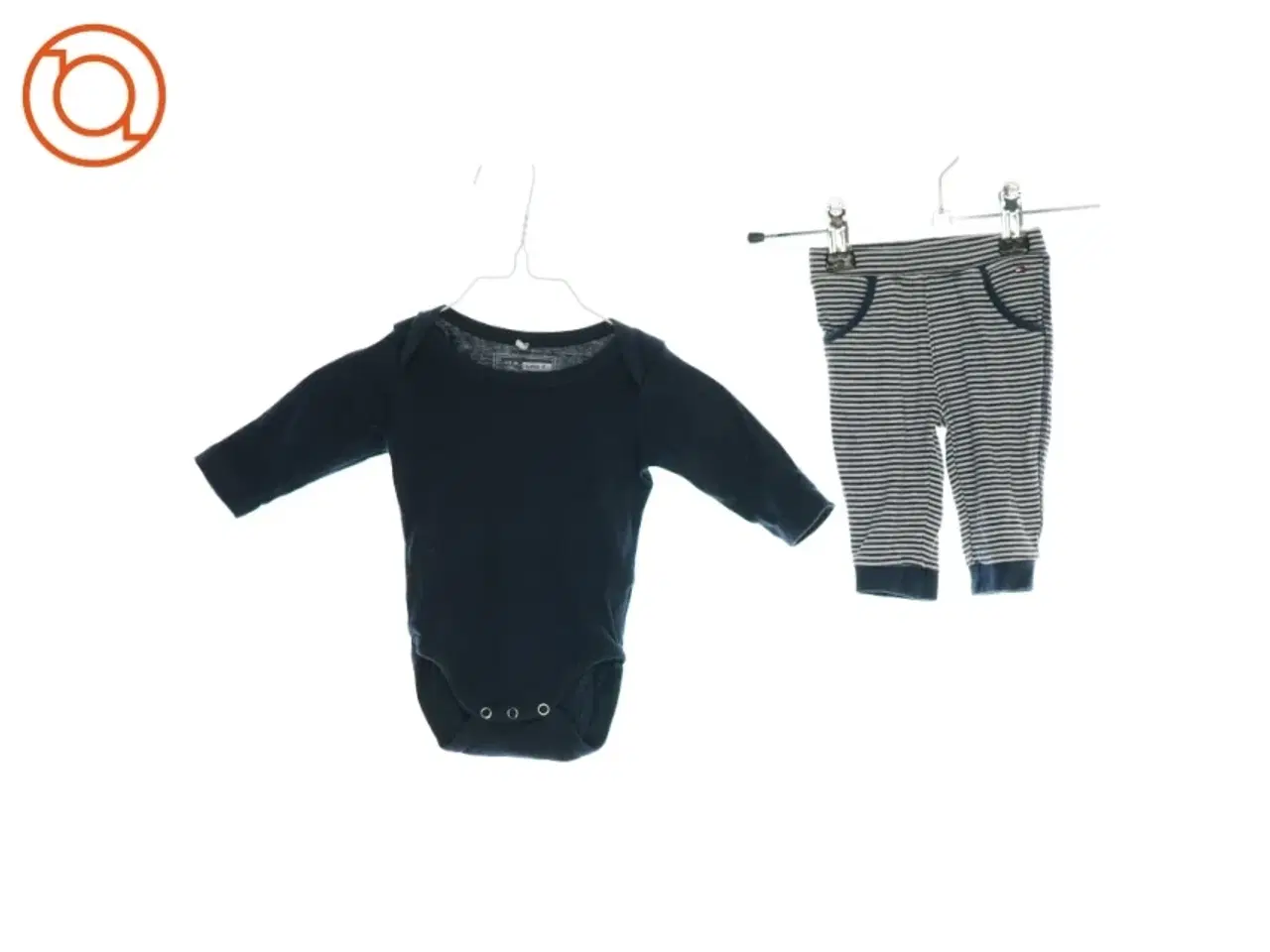 Billede 1 - Sæt med bukser og bodystocking fra Tommy Hilfiger og Name it (str. 56)