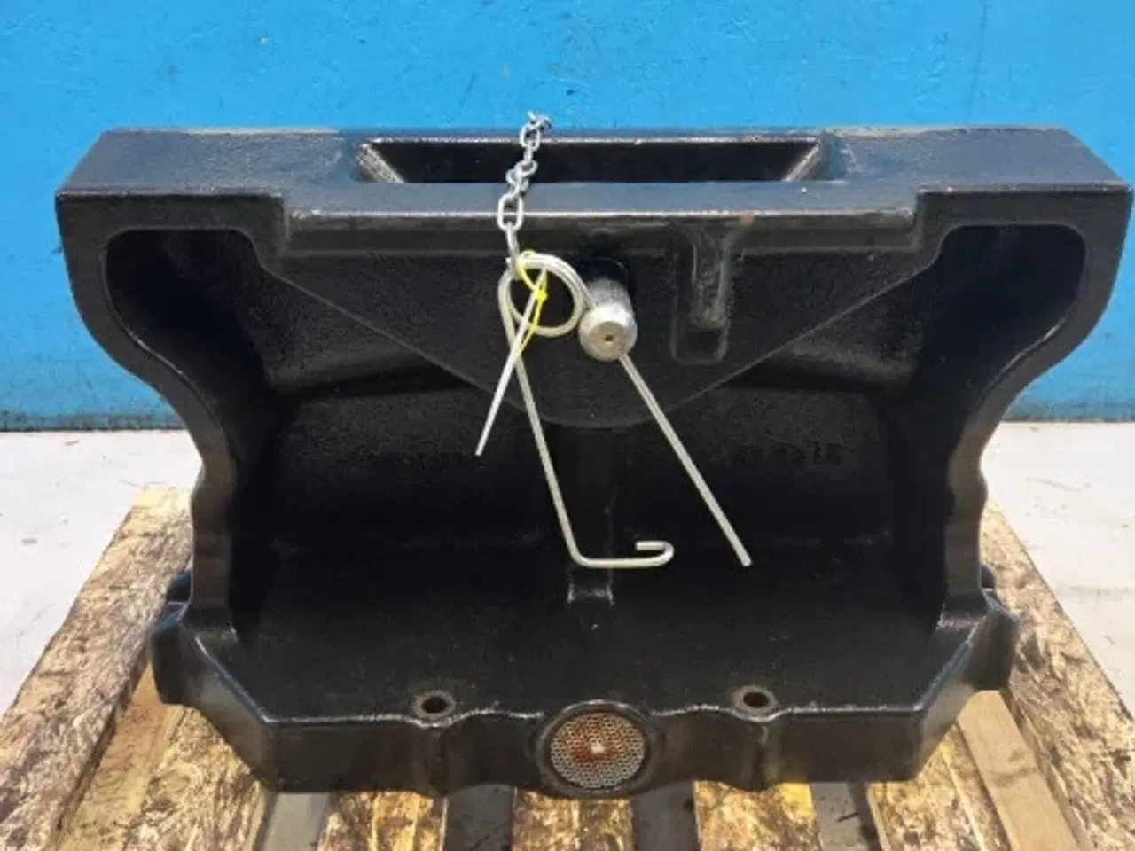 Billede 18 - Case Farmall 115C Frontvægt Holder 84313805