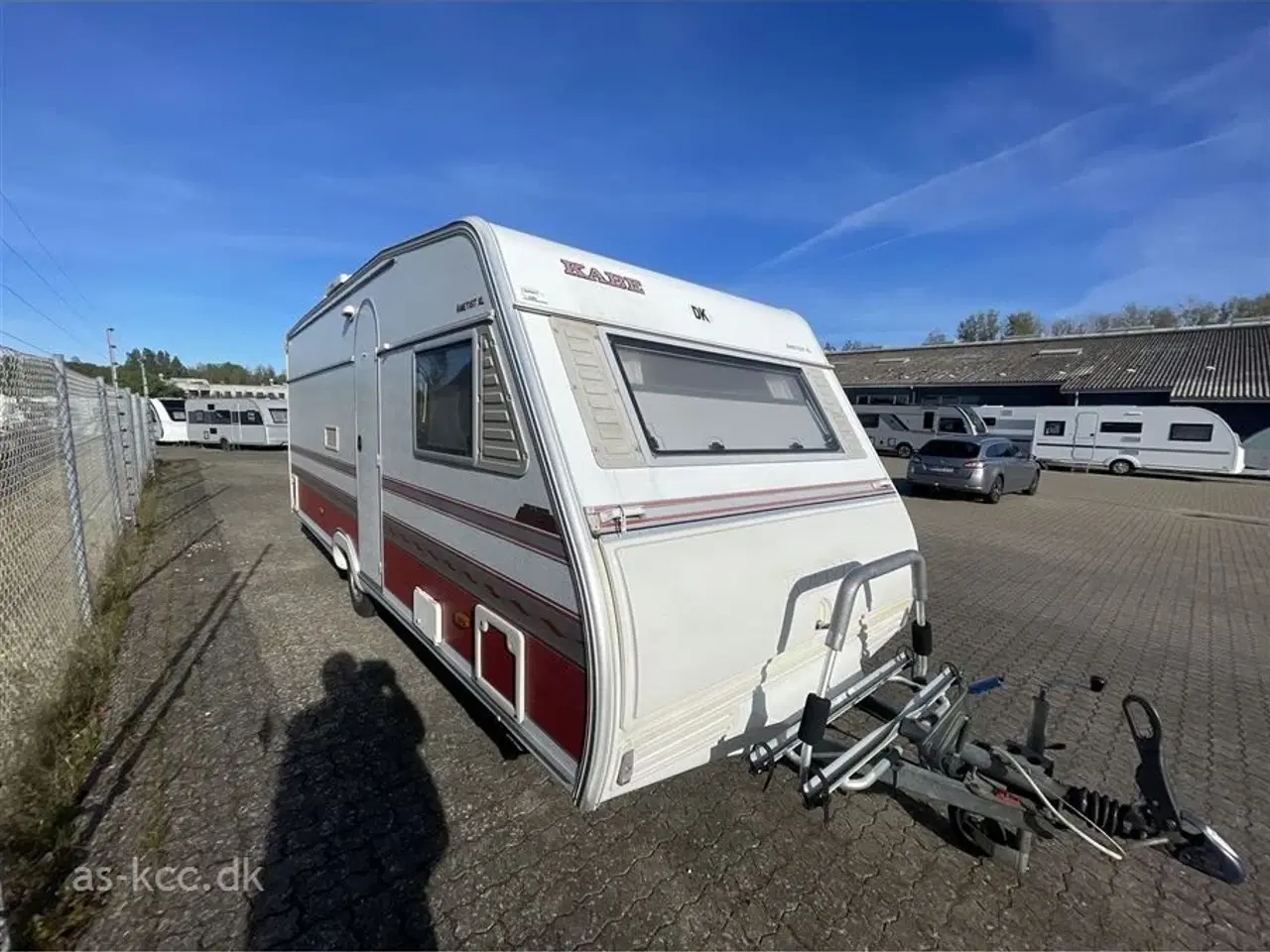 Billede 1 - 2000 - Kabe Ametist XL   Kabe Ametist Årg. 2000 Incl 4 sovepladser, 5 siddepladser, Vintertelt Capri Snow, Isabella indgangsmarkise, 2 x gulvtæpper. SÆLGES FOR KUNDE.