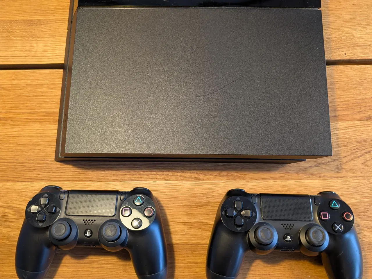 Billede 2 - Playstation 4 med 2 controllers