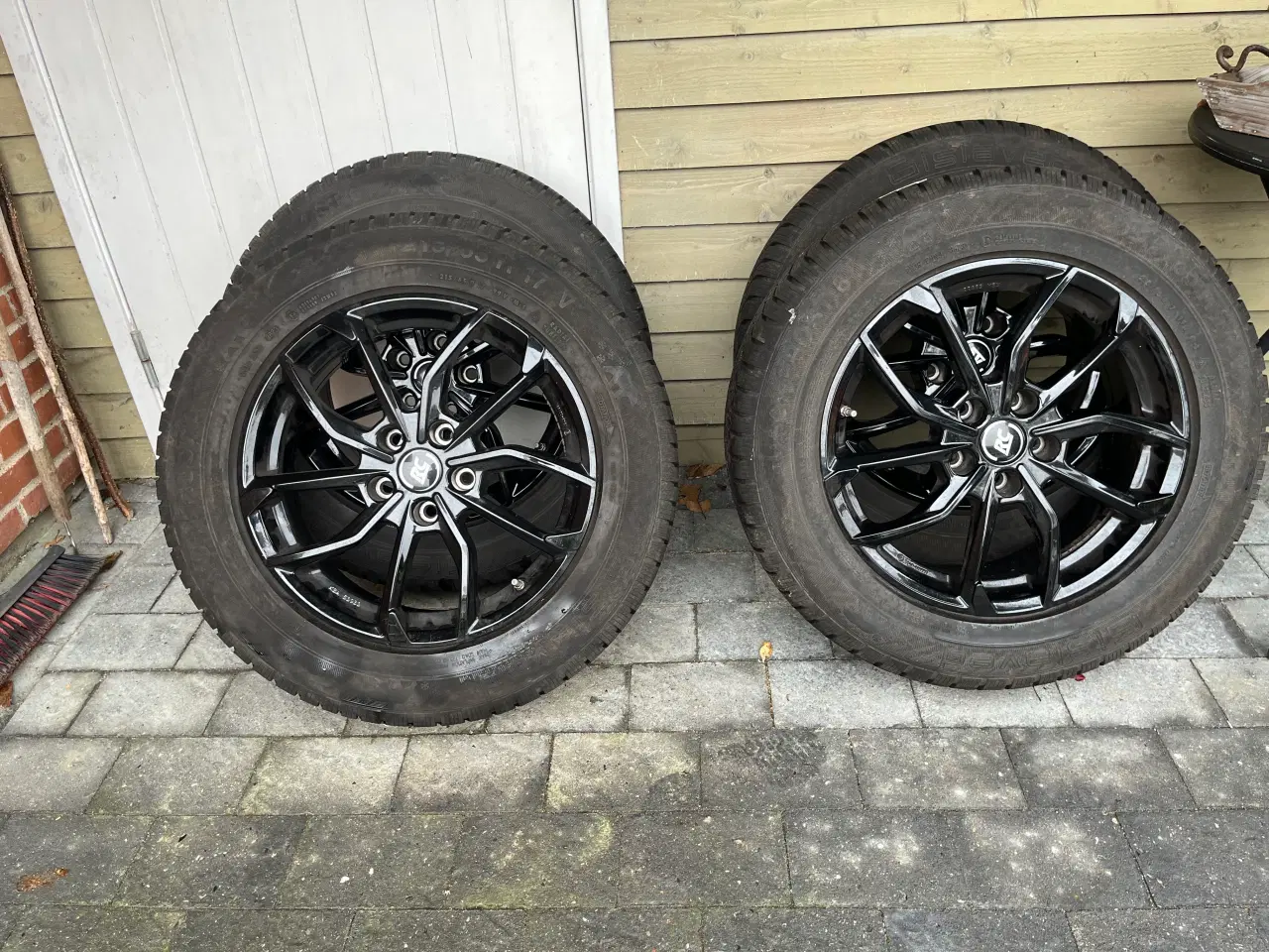 Billede 1 - Vinterdæk sorte alufælge 215/65R17