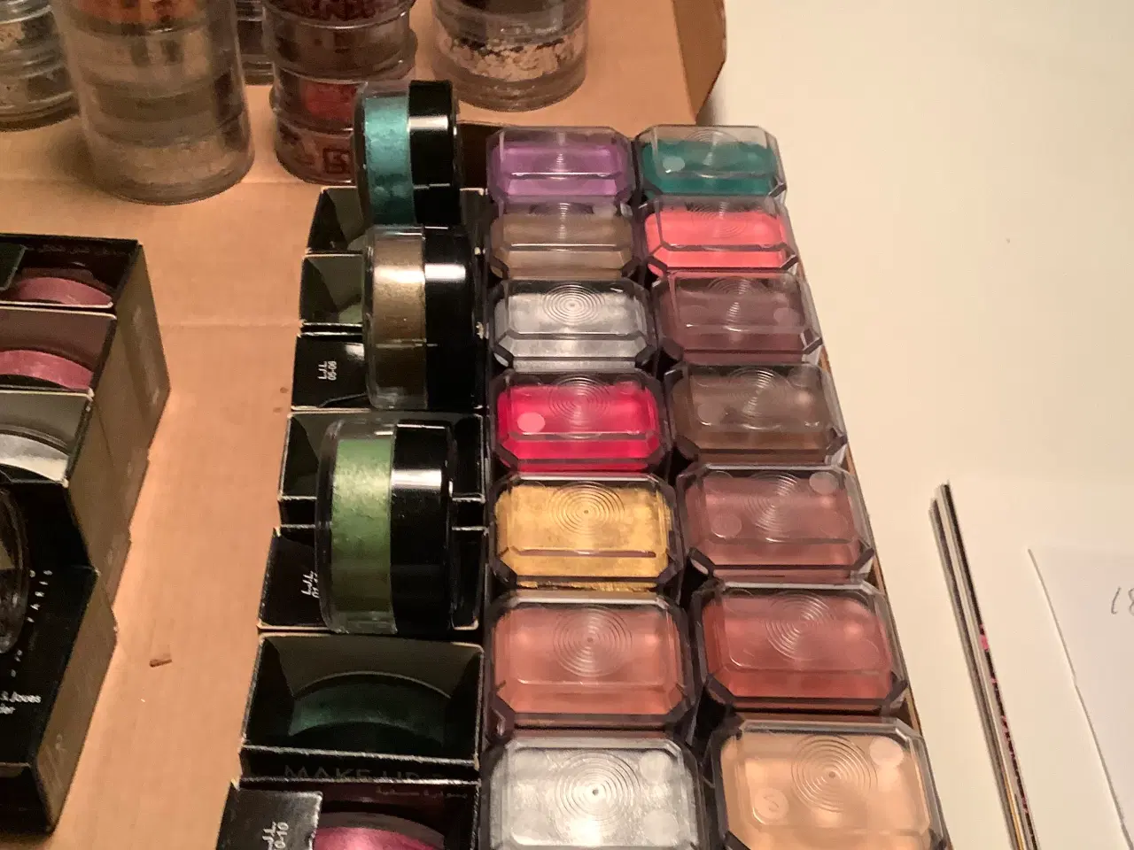 Billede 6 - Stor makeup serie sælges ud . 