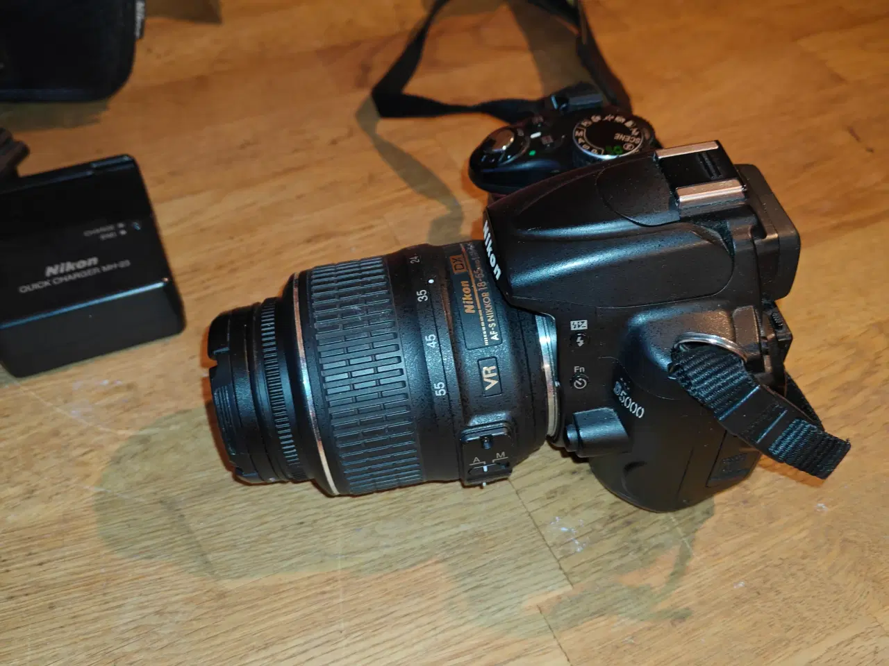 Billede 4 - Nikon D5000 16gb ram 18-55mm VR objektiv og flipsk