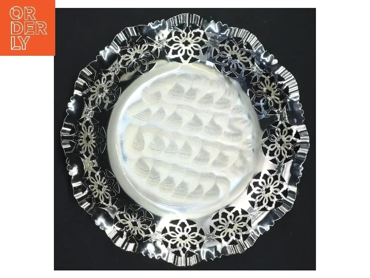 Billede 2 - Nyt Sølvfad med blomsterdesign fra Dahl Guldsmed og Solvsmed (str. Ø 20x2 cm)