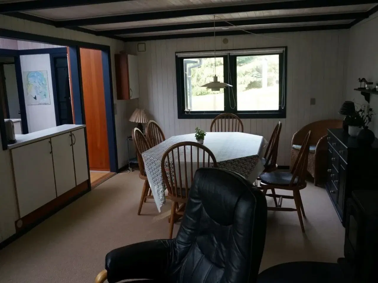 Billede 4 - Limfjorden ved Sp�ttrup, 6 sovepladser, 600m til badestrand, stor ugenert grund med gr�spl�ne, br�ndeovn, radio, tv med parabol, 2 overd�kkede terrasser.