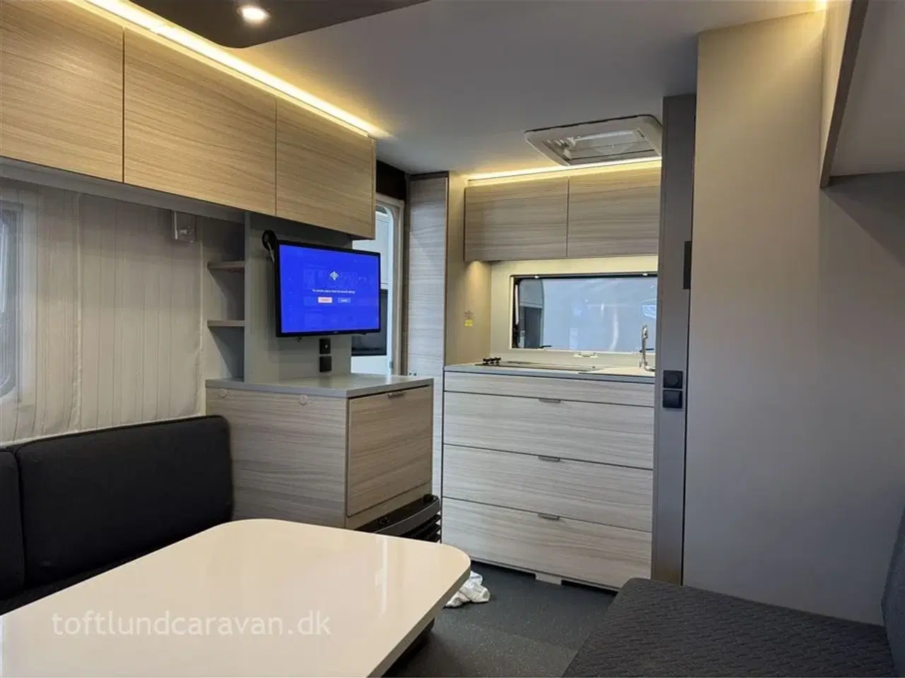 Billede 4 - 2020 - Adria Altea4Four 362 LH   Fremtræder som ny, m/MOVER+GULVVARME+STORT KØL/FROST mv. ET SUPER GODT TILBUD HER.