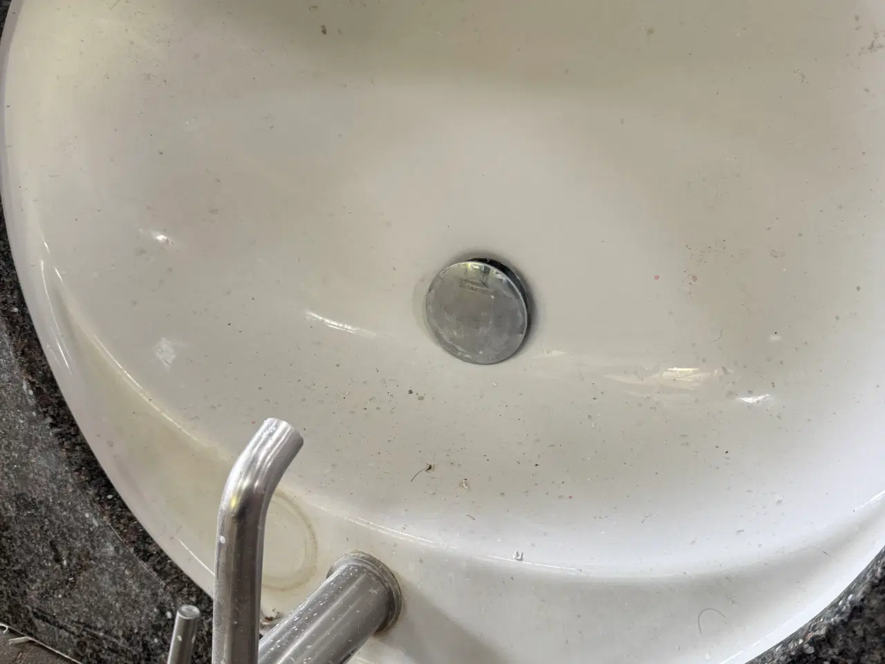 Billede 2 - Granit bordplade med vask og blandingsbatterier