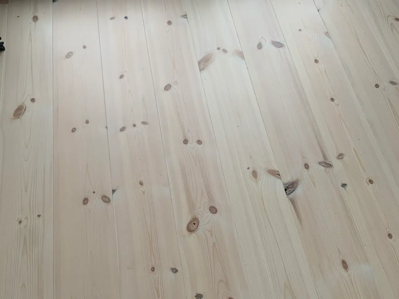 Billede 4 - Moelven, Plankegulv, Arctic Fyr, hvidpigmenteret