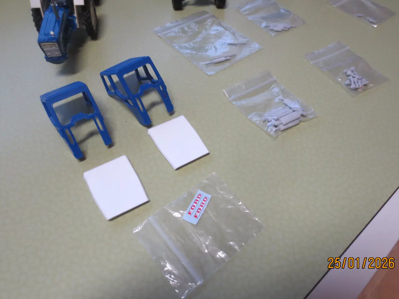 Billede 3 - 2 stk Nye Modeltraktor Tilbehør Førerkabiner