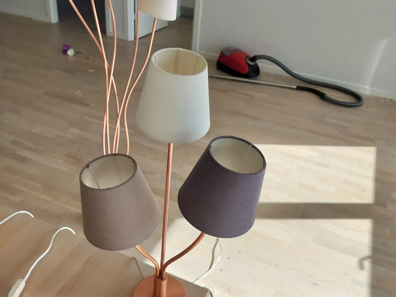 Billede 1 - Gulvlampe og Bordlampe.