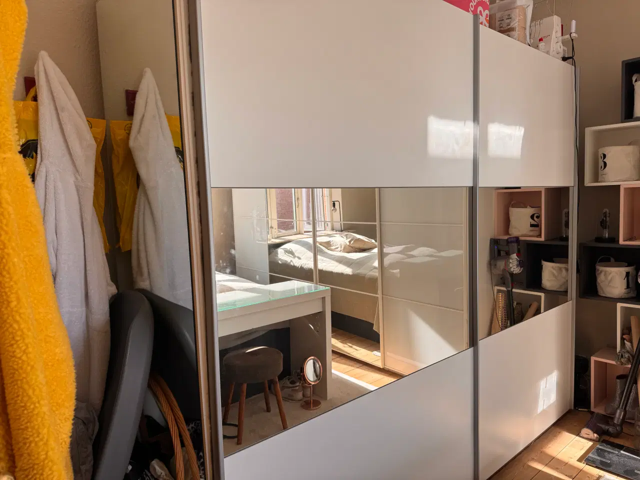 Billede 3 - Ikea hvidt skab 