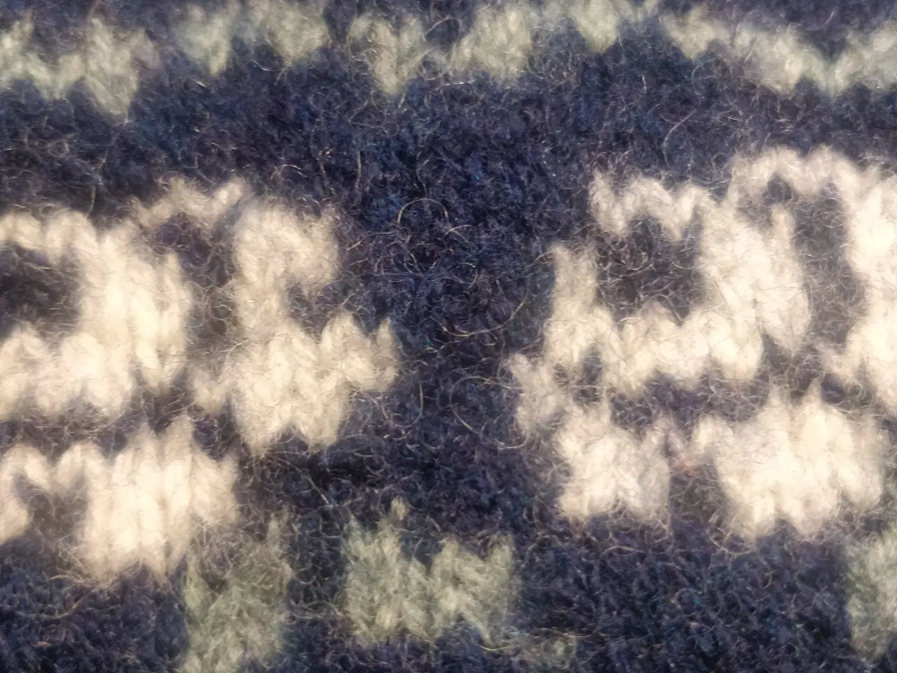 Billede 13 - Håndlavet strik sweater med hvide blomster
