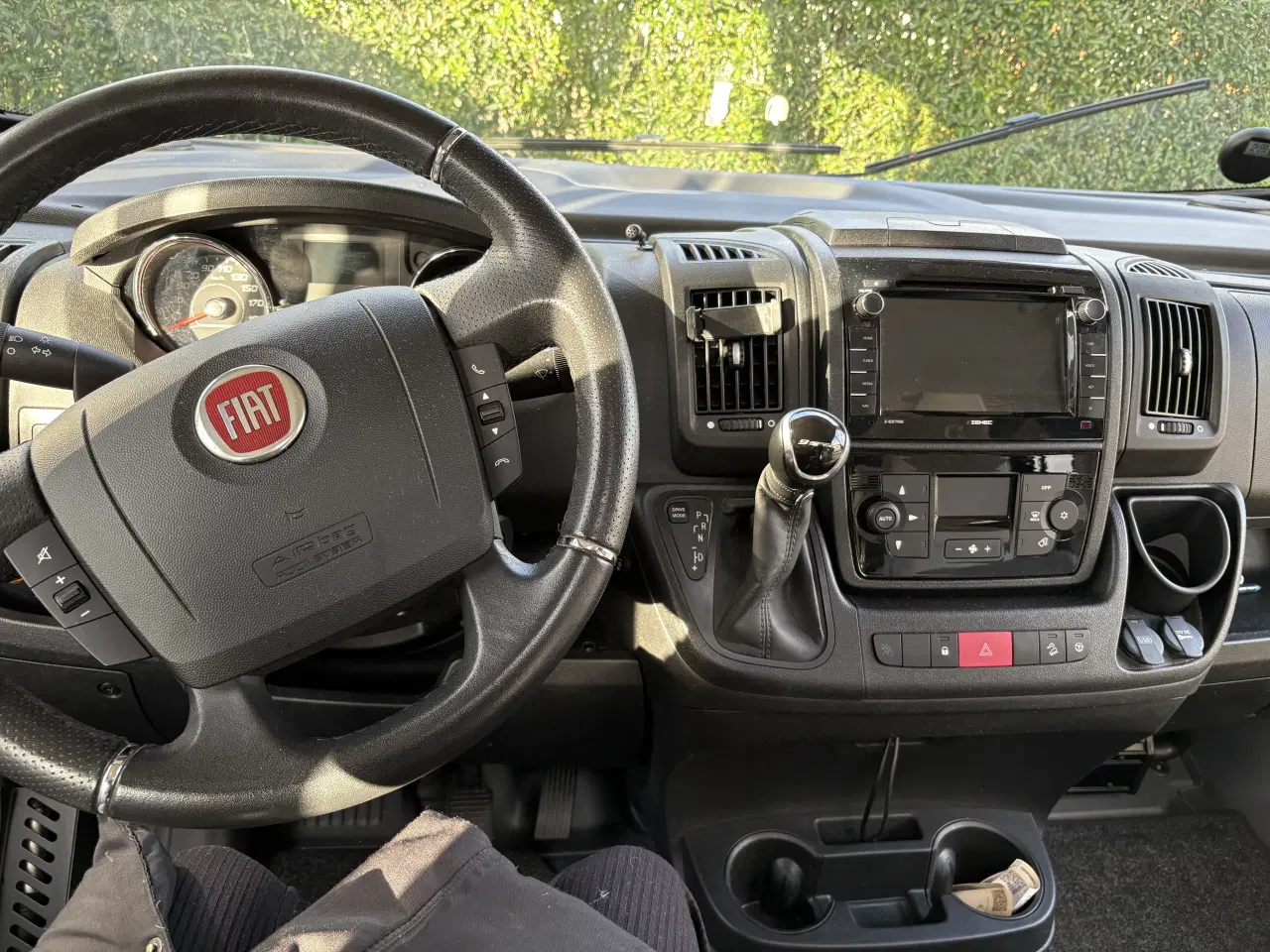 Billede 11 - Dethleffs I7057 EBL med face-to-face siddegruppe