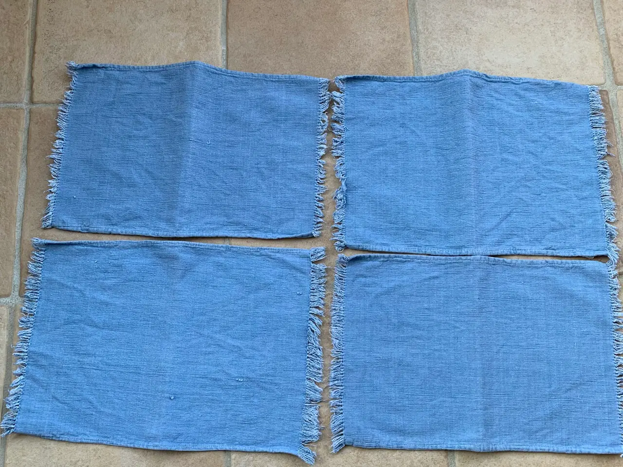 Billede 1 - 4 stk. dækkeservietter i lys blå farve