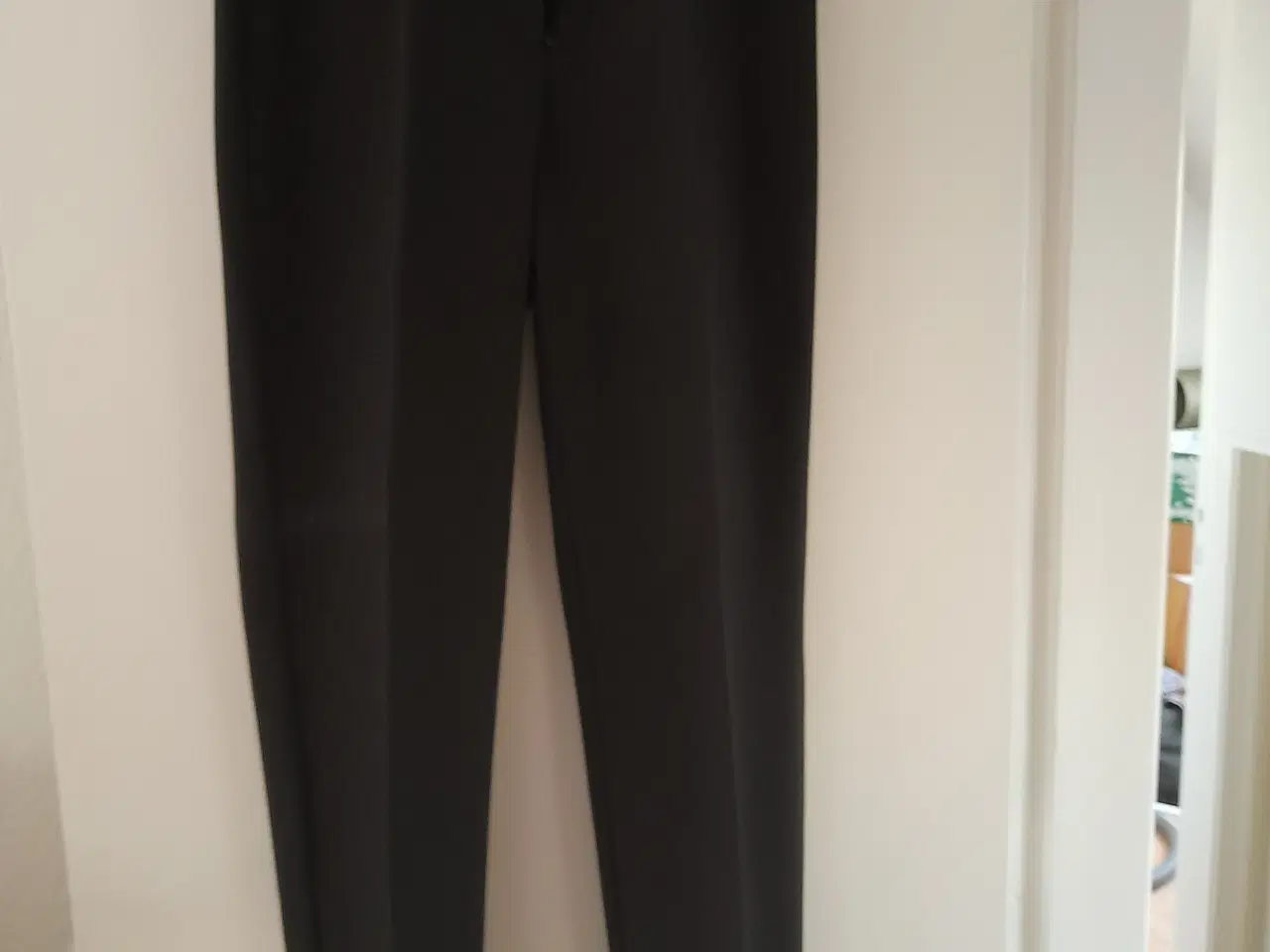 Billede 1 - Elegante sorte bukser med stræk, størrelse 38