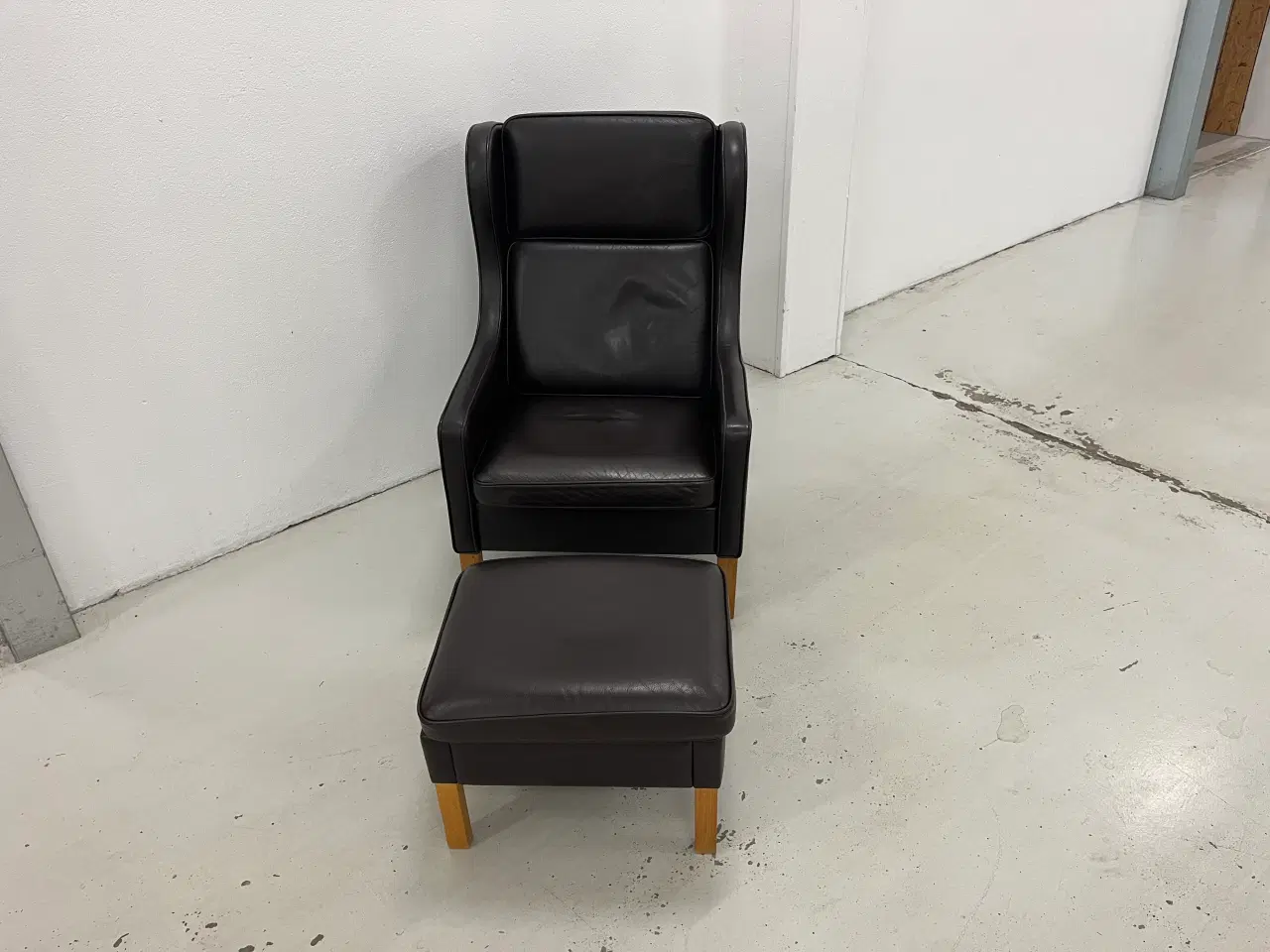 Billede 3 - Mogens Hansen MH195 Øreklapstol m/skammel.