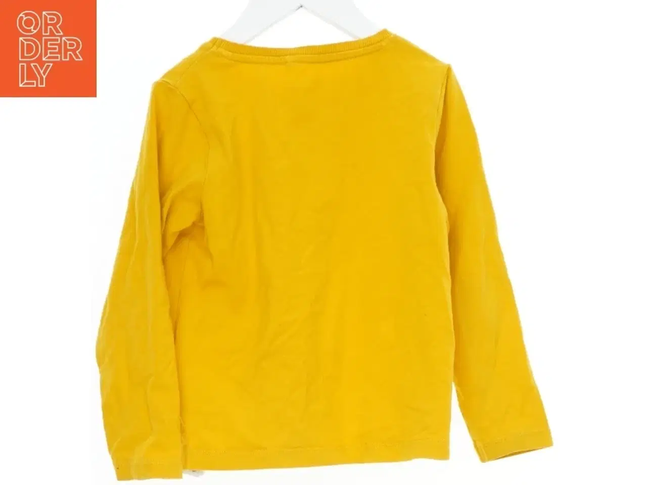 Billede 2 - Langærmet gul bluse til børn med skateboard print fra Name It (str. 104)