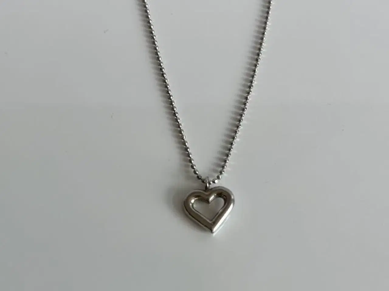 Billede 1 - Sølvkæde med hjerte vedhæng 