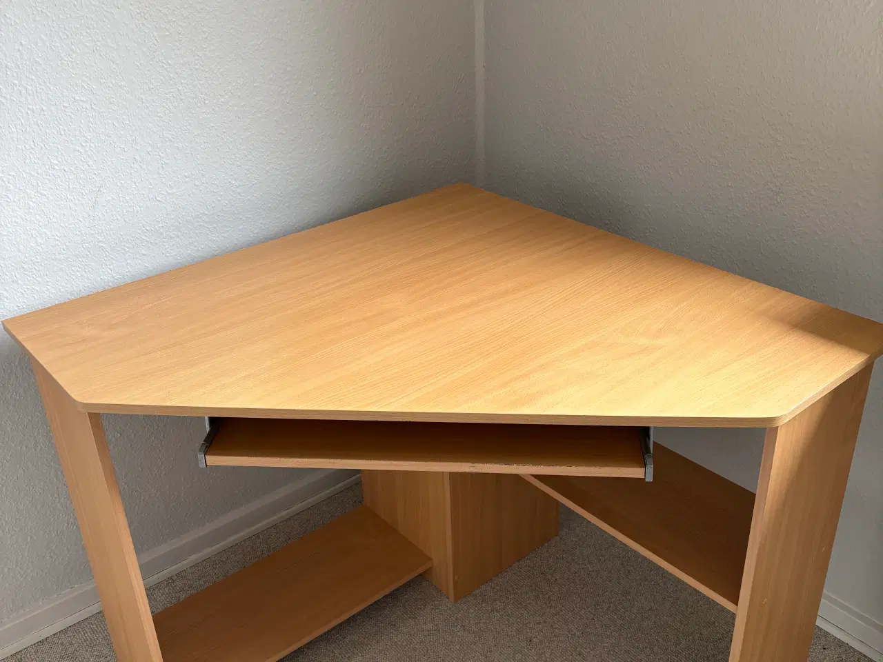 Billede 2 - Computerbord fra røg- og dyrefrit hjem