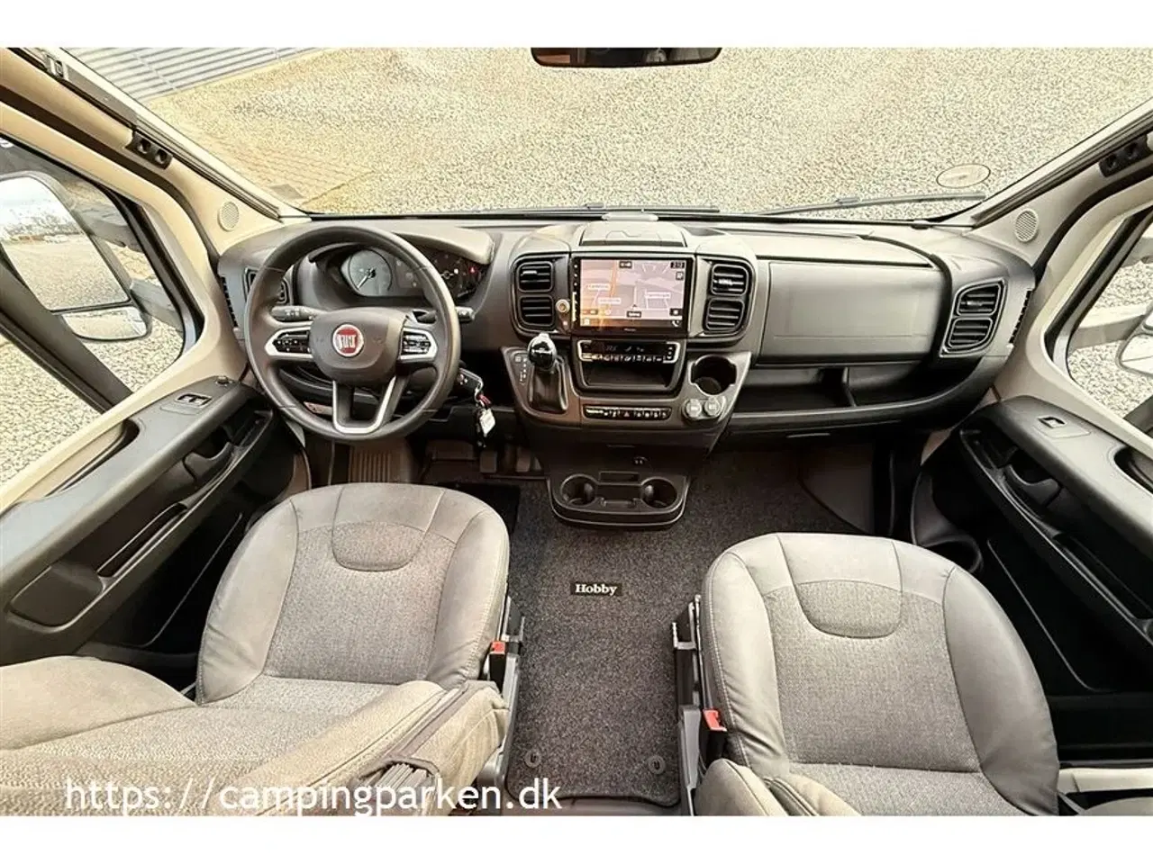 Billede 2 - 2024 - Hobby Optima De Luxe T70 GE aut.   Næsten ny Hobby autocamper med enkeltsenge