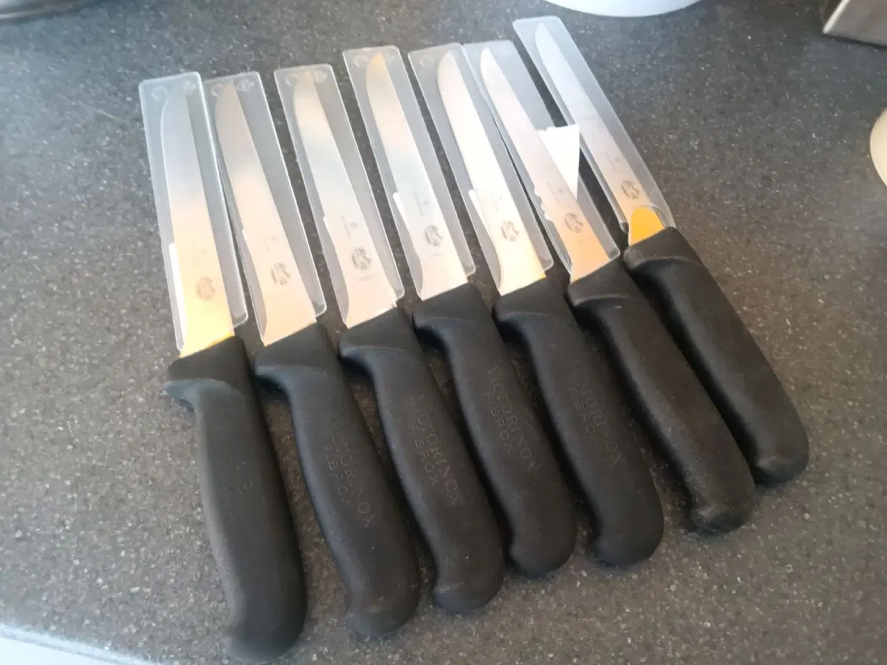 Billede 1 - Victorinox knive, helt nye Udbener. 7 stk.