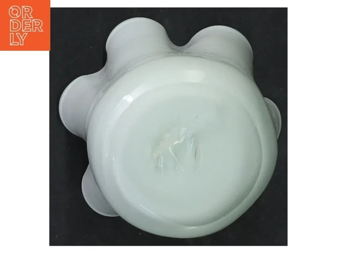 Billede 4 - Hvid glasvase (str. 9 cm)