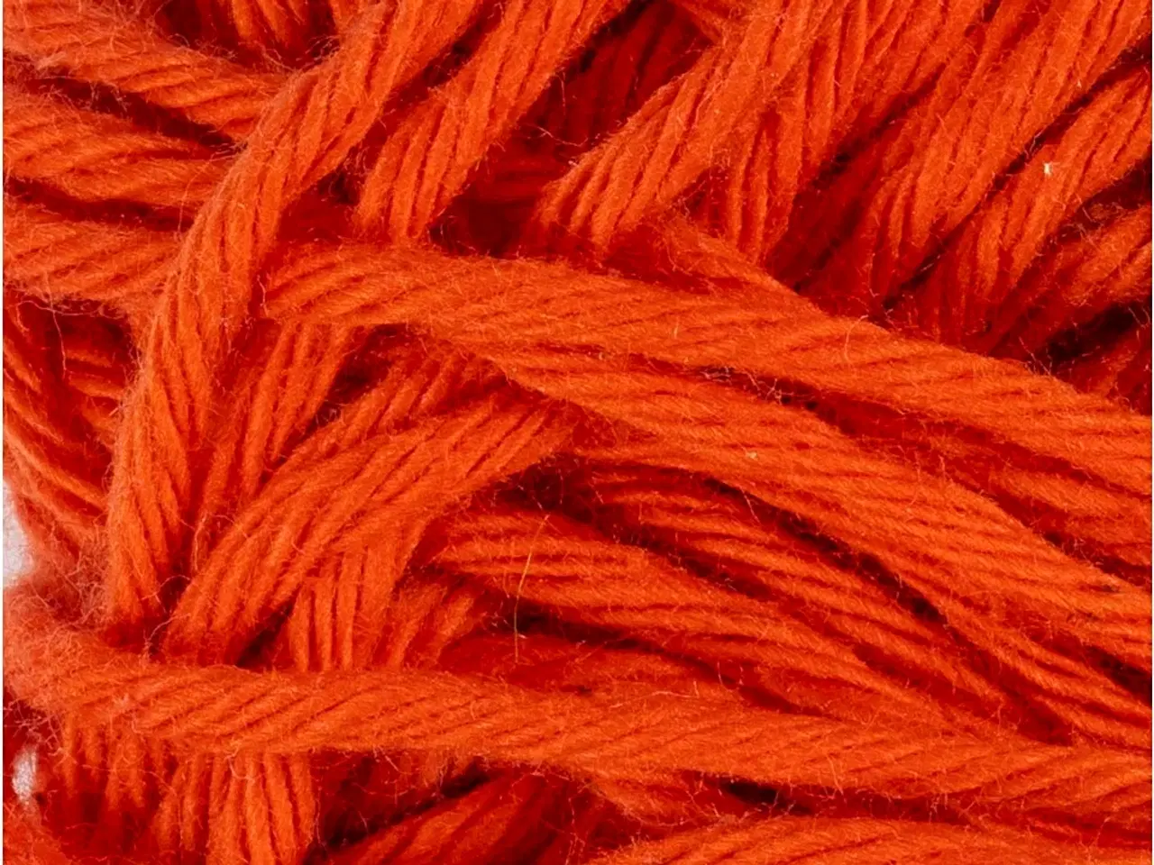 Billede 1 - Bomuldsgarn, 8/8, L: 80-85 M, rød, 50 g/ 1 ngl.