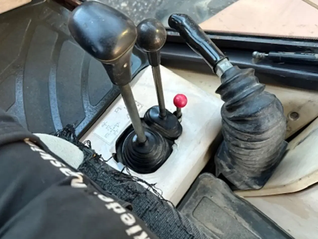 Billede 17 - Hydrema 906C SERIE 2, MANUEL HÅNDTAG. HYDRAULISK SKIFT BAG