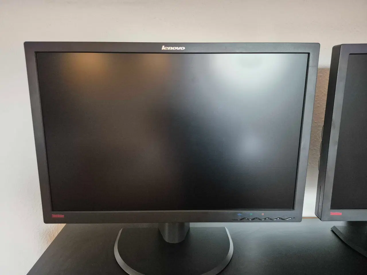 Billede 2 - To ens Lenovo ThinkVision monitors
