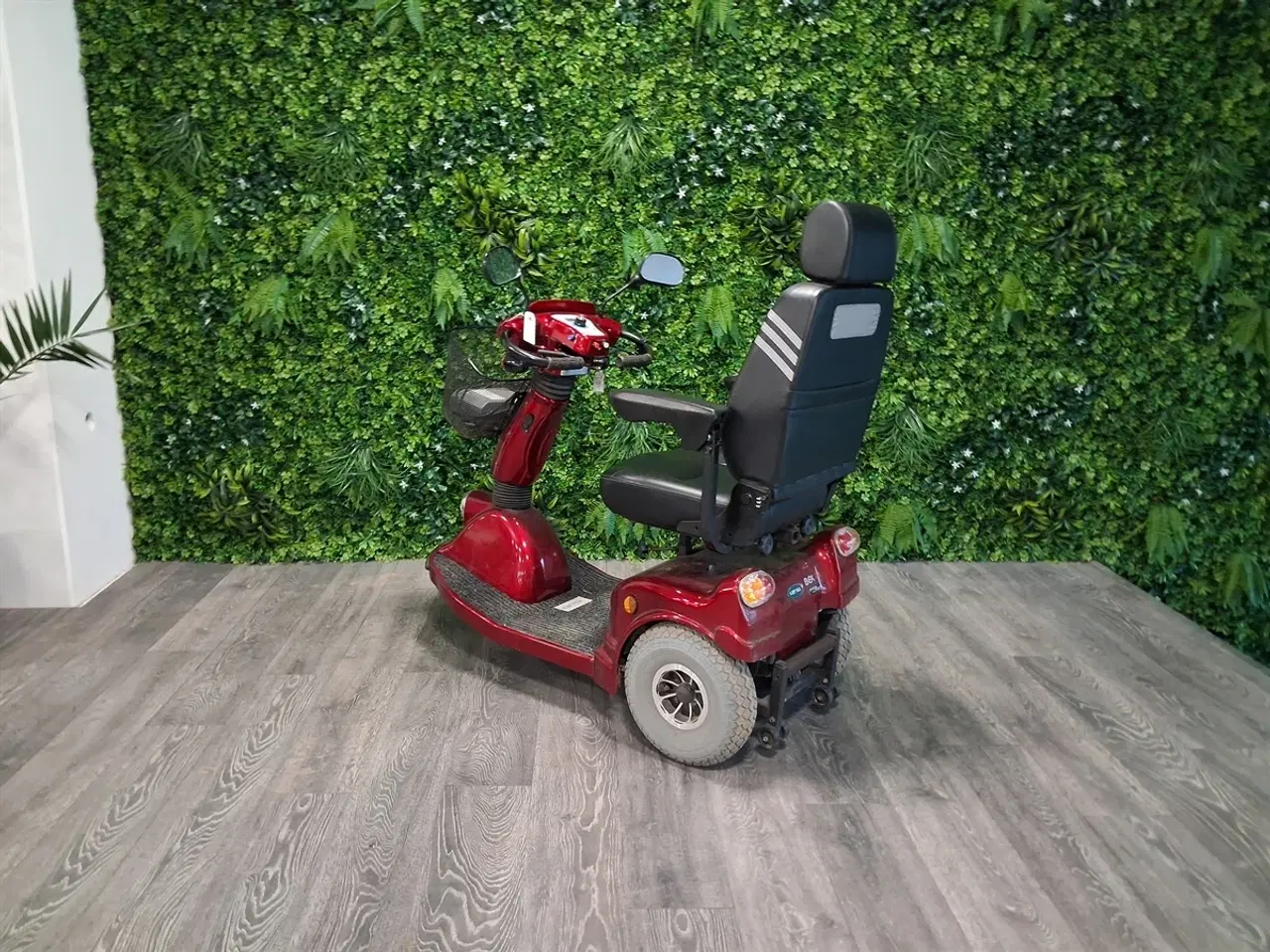 Billede 2 - Karma 737 rød