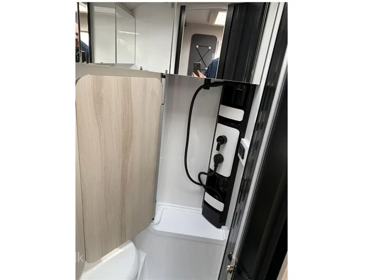 Billede 7 - 2026 - Hobby De Luxe 460 SFf   2026 Hobby De Luxe 460 SFf DK Line Se den hos Hinshøj Caravan A/S