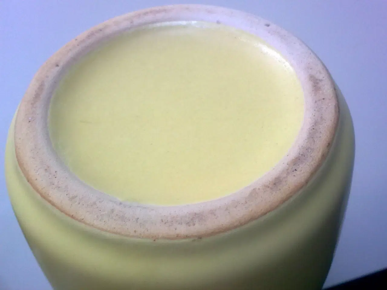 Billede 9 - 1950rne gul keramik HØJ kande vase m vikling 