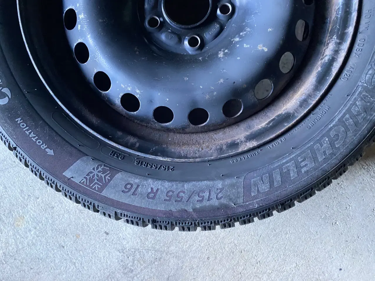 Billede 2 - Vinter dæk på fælg ford cmax 215/55-16