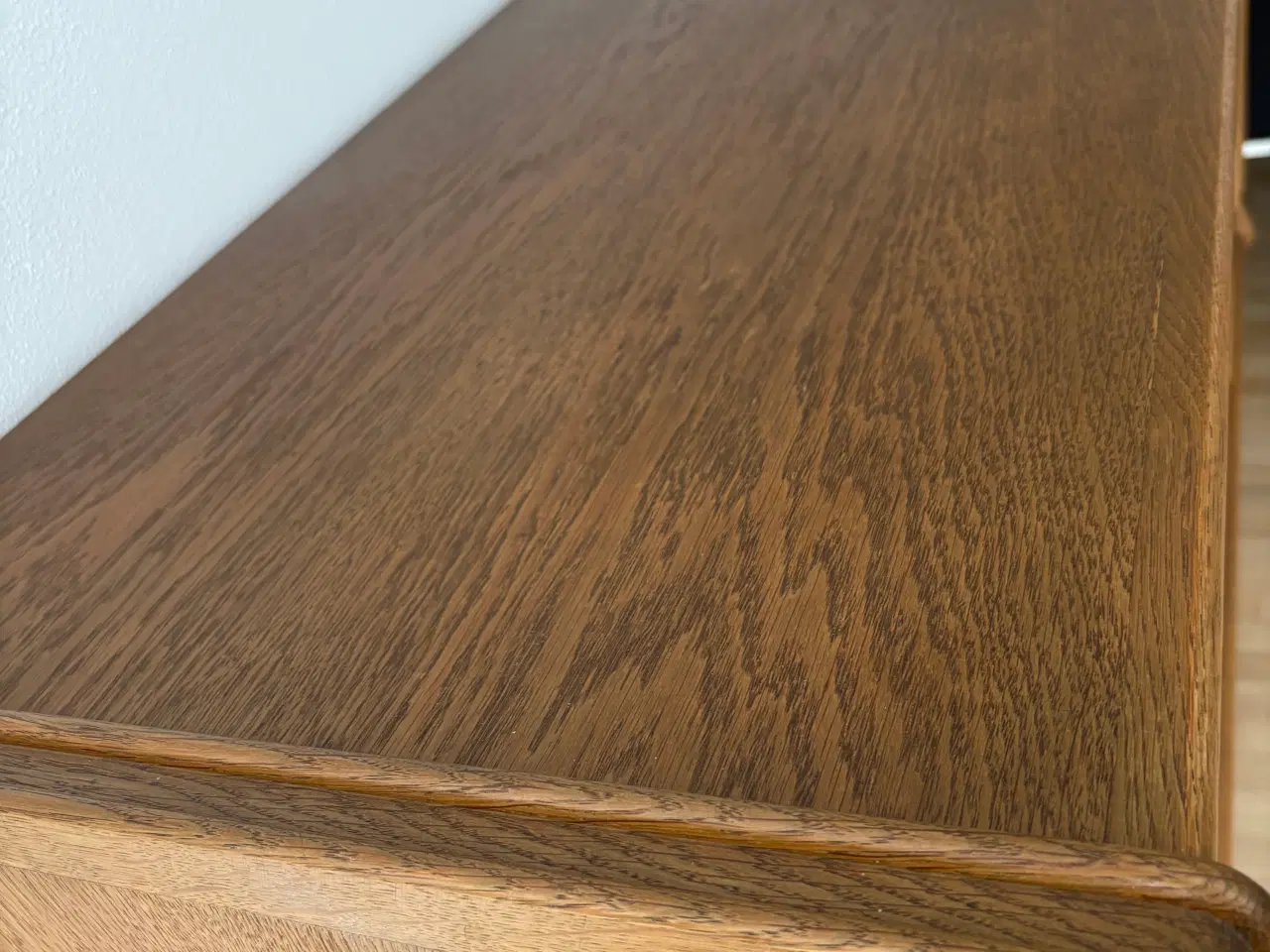 Billede 2 - Dækketøjsskab i eg