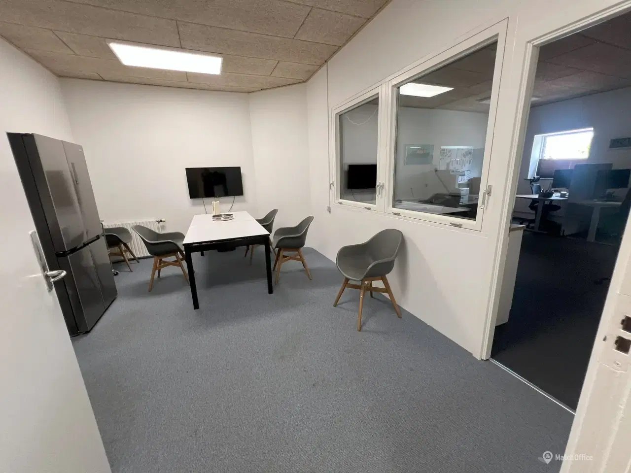 Billede 9 - Erhvervslejemål med 2 gode elporte