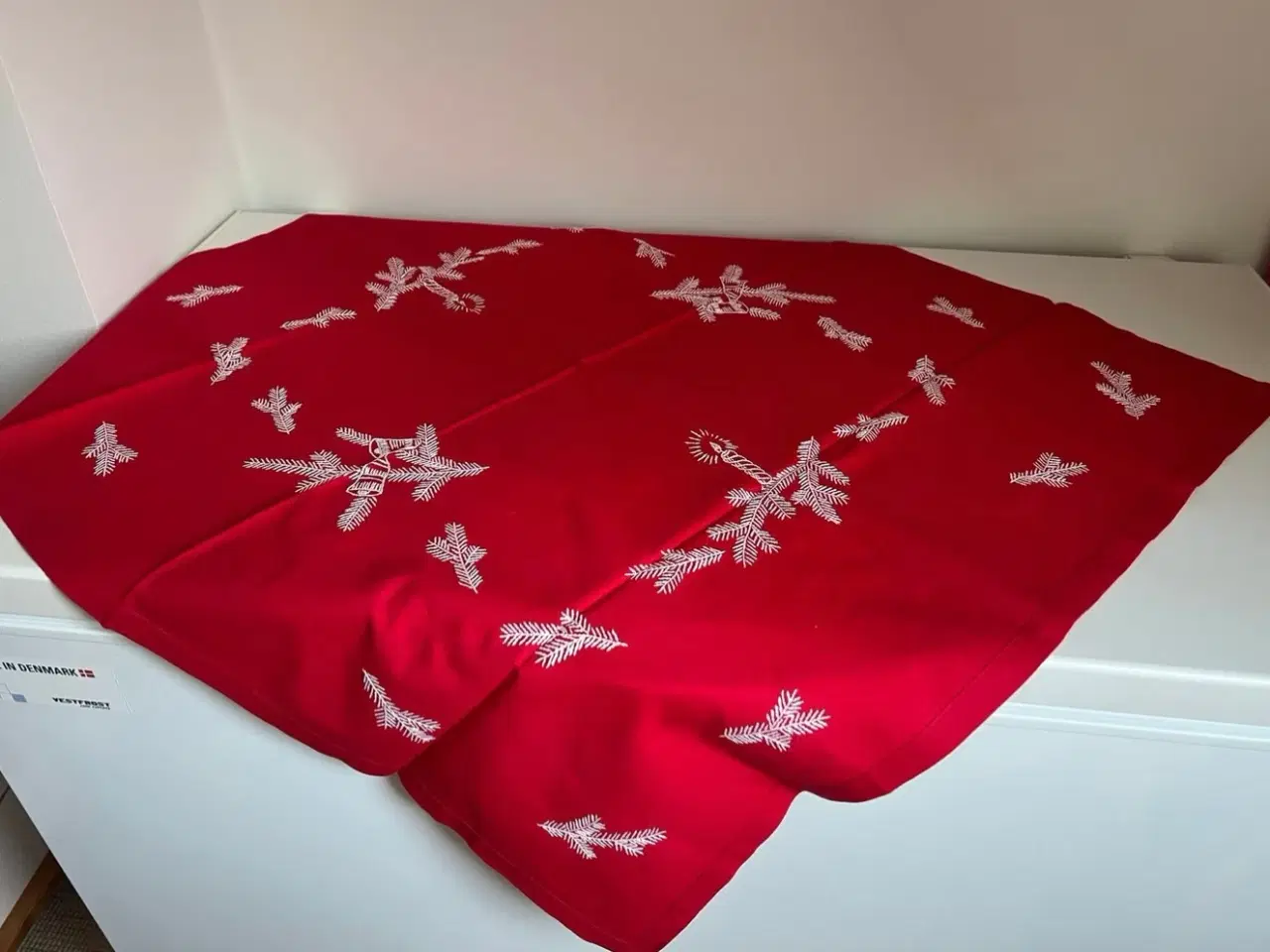 Billede 1 - Håndbroderet juledug