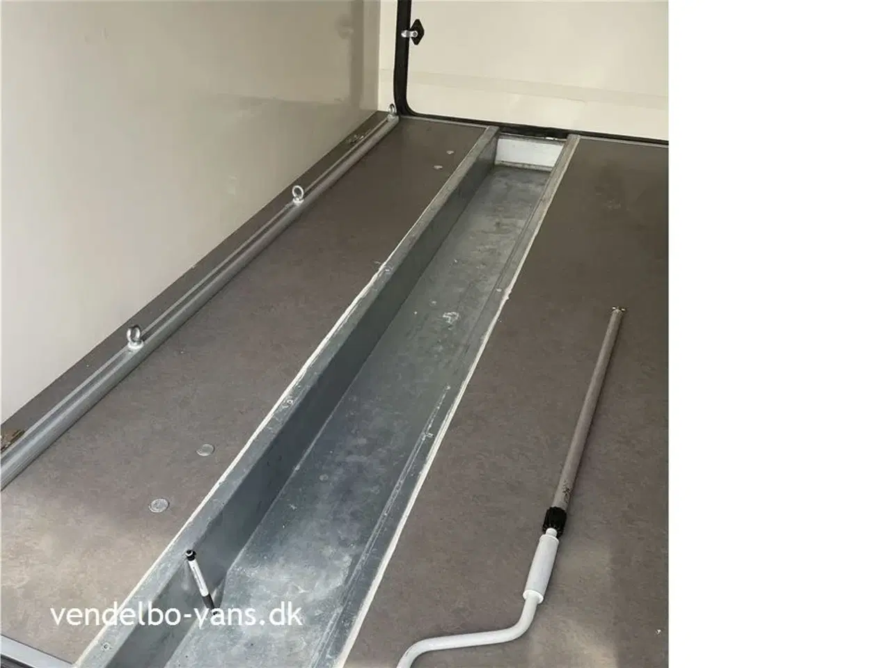 Billede 5 - 2022 - McLouis Mc4 873 G Matic   Enkeltsenge og stor garage - 9 trins automatgear - Anhængertræk