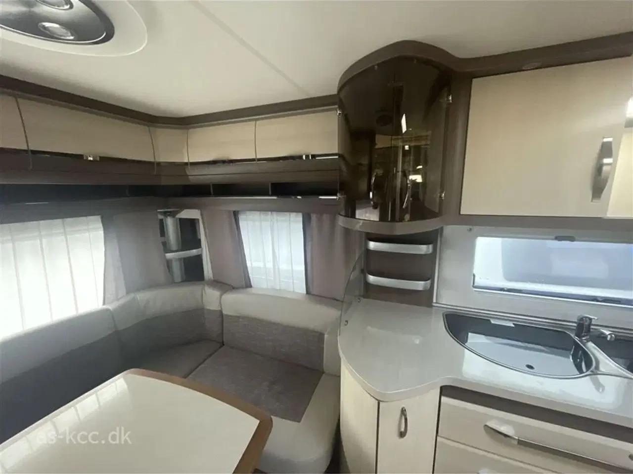 Billede 15 - 2014 - Hobby De Luxe 560 CFe   Hobby De Luxe 560 CFe  Dobbeltseng  Næsten NYT Penta fortelt