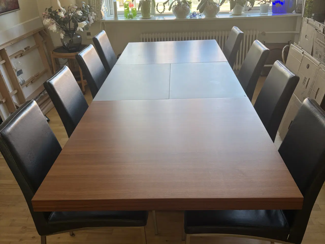 Billede 1 - BoConcept spisebord med 8 stole