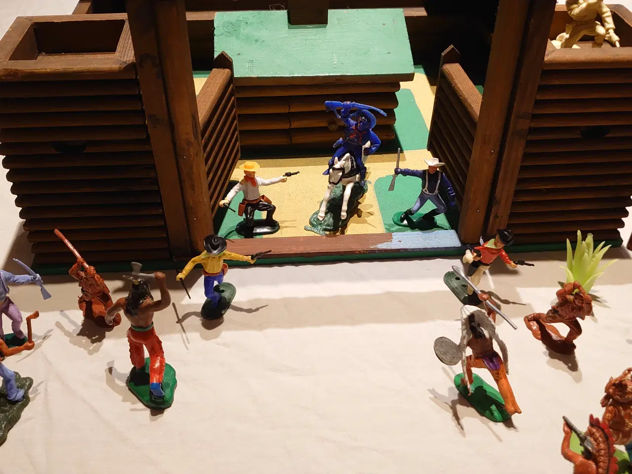 Billede 4 - Fort Øst med 3 Lone Star bygninger og 40 dele.